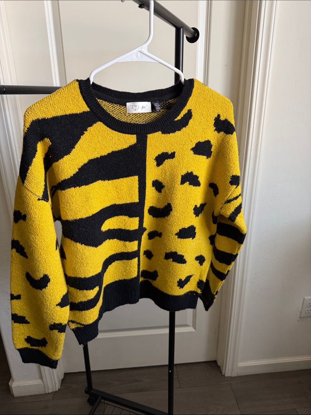 RD Style Yellow and Black Abstract Animal-Print Crewneck Sweater